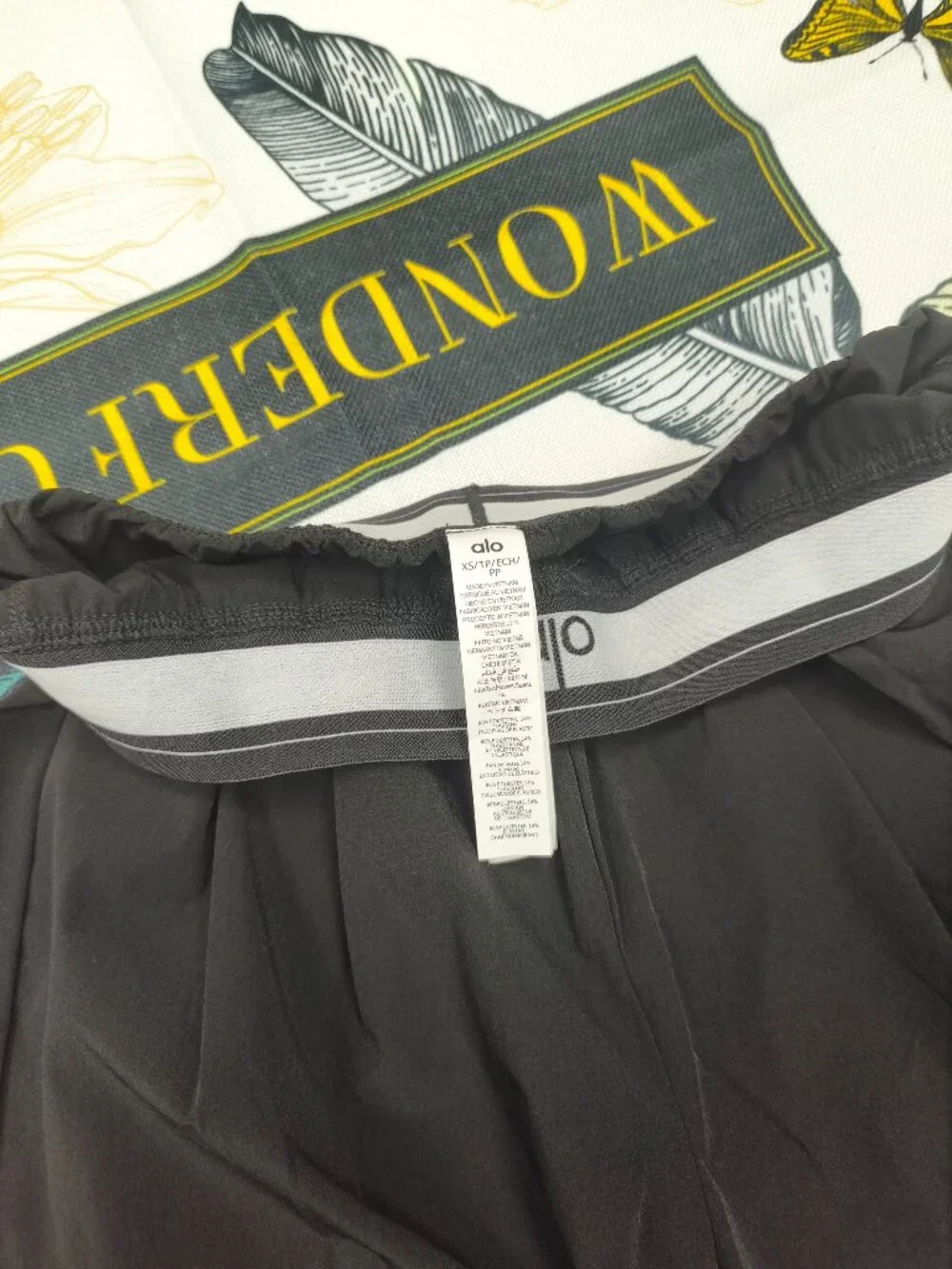 Medium Alo Yoga Black Relaxed Fit Pants-Minimal Effort, Maximum Style Regular🎊 - Picture 6 of 7